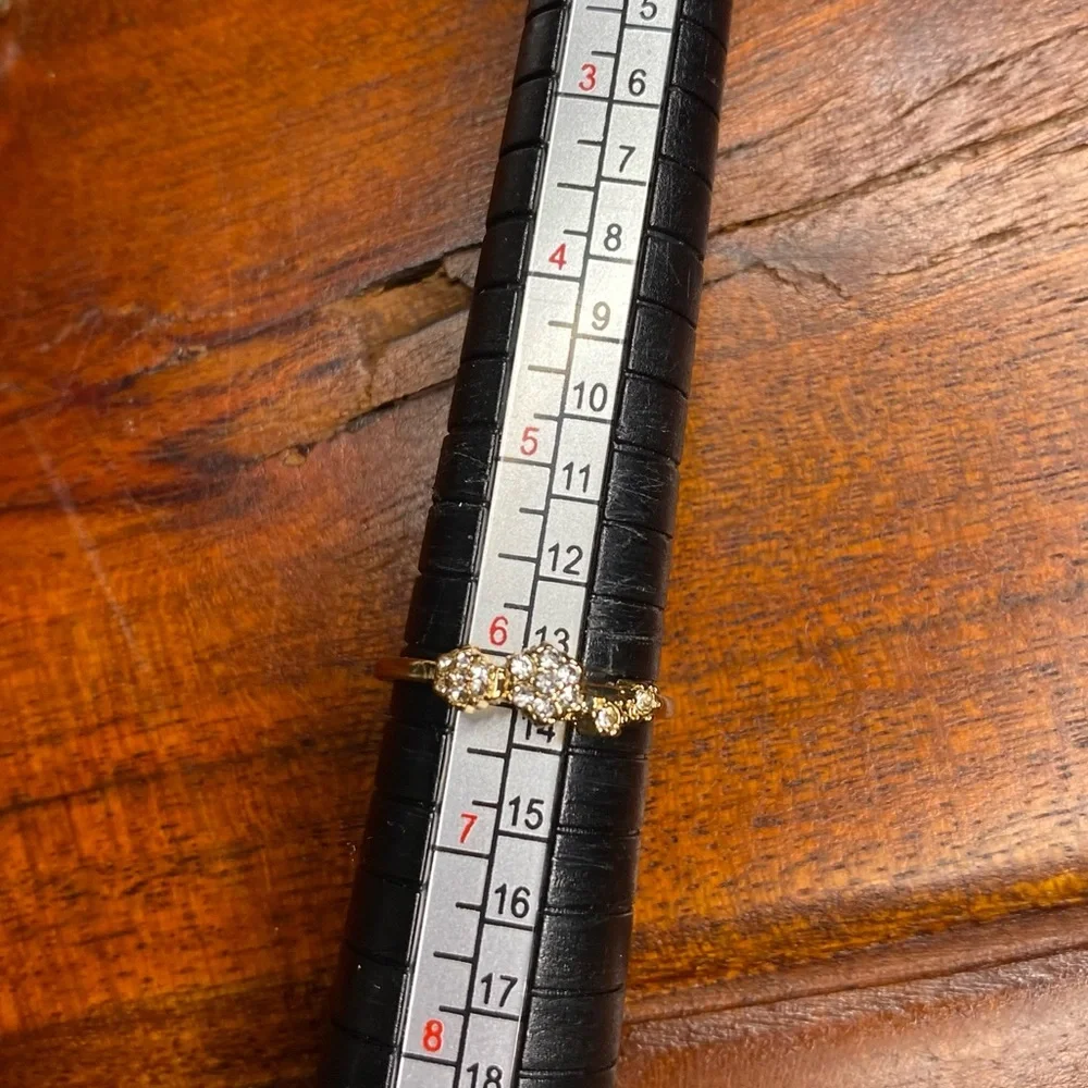 NWOT Dainty Gold Tone Ring Set - Picture 13 of 13